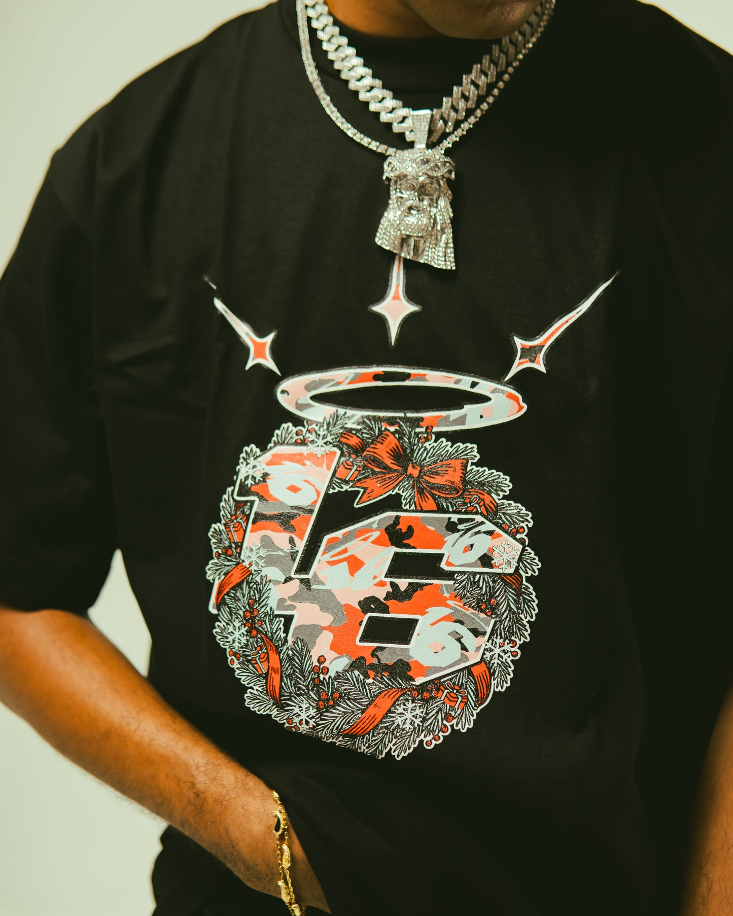 ORNAMENT Tee in Black