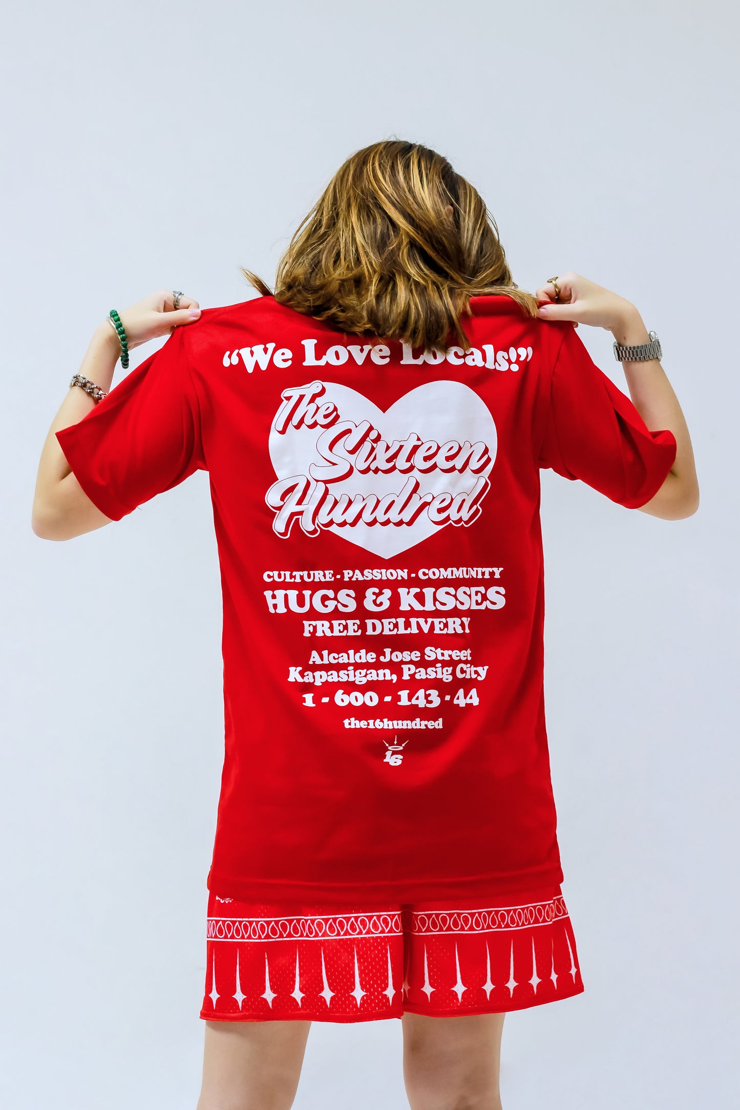 LOVE LOCALS Tee