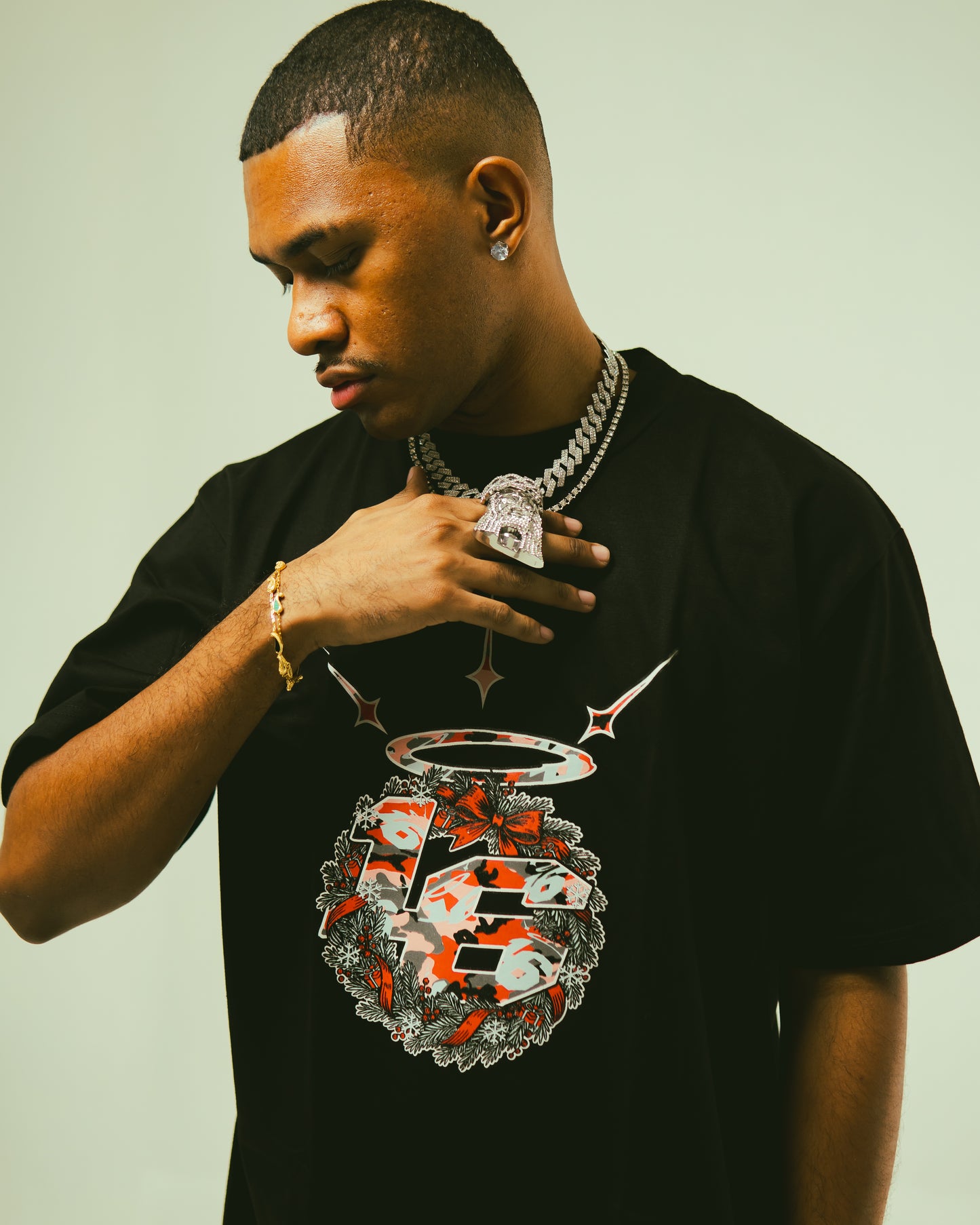 ORNAMENT Tee in Black