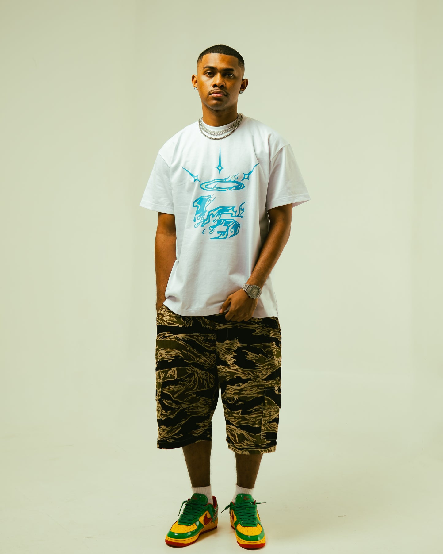 16 BLUE FLAME LOGO Tee in White