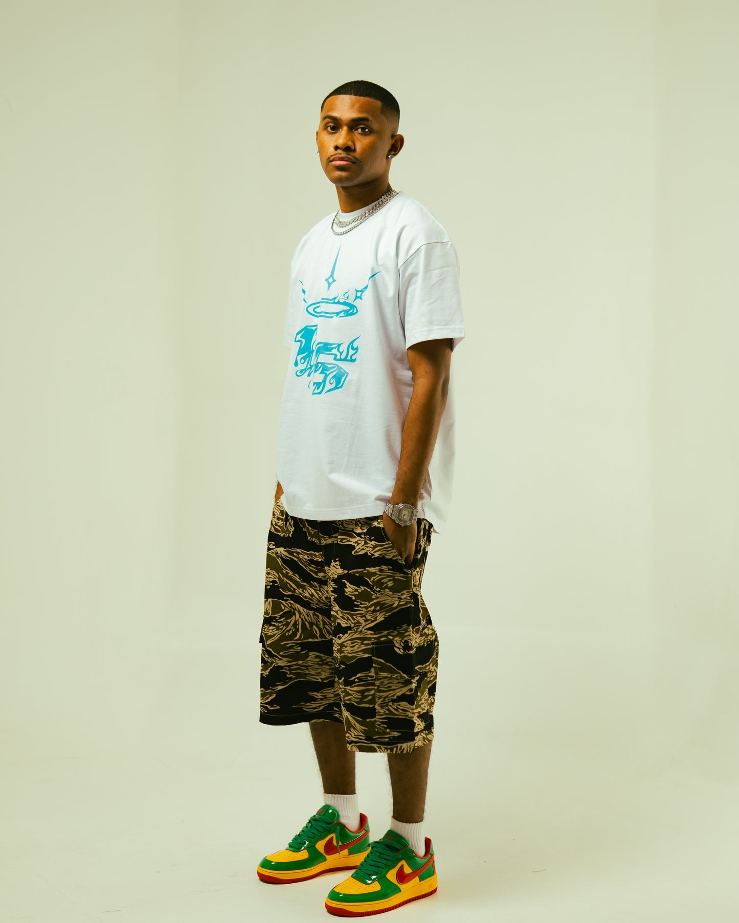16 BLUE FLAME LOGO Tee in White